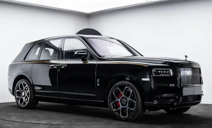 Rolls-Royce Cullinan side view